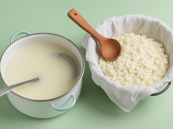 Stranski produkt sirjenja, ki ga je sodobna prehrana pozabila — a vaša jetra in črevesje ga morda pogrešata